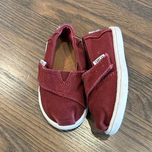Tom’s. Toddler. Size 5